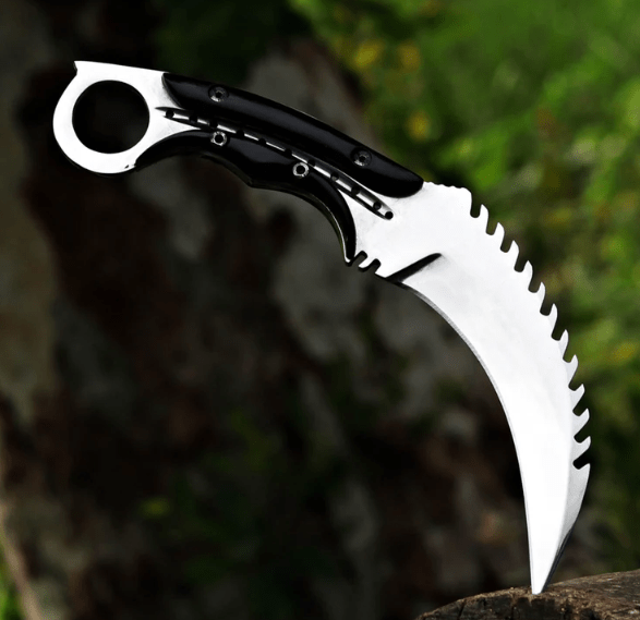 Unique Damascus Steel Karambit Knife Crafted for Martial Arts Passion - Image 3
