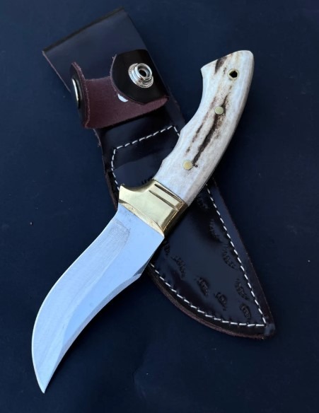 Handmade Stag Horn Bowie Knife: Custom Engraved Hunting Knife - Image 2