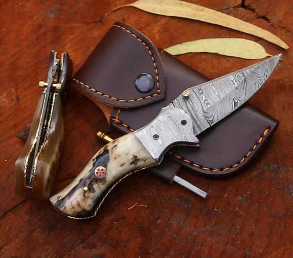 Handmade Damascus Steel Folding Pocket Knife – Ram Horn Handle, Hunting Knife, Custom Gift for Men, Groomsmen, Birthday or Anniversary Gift - Image 2