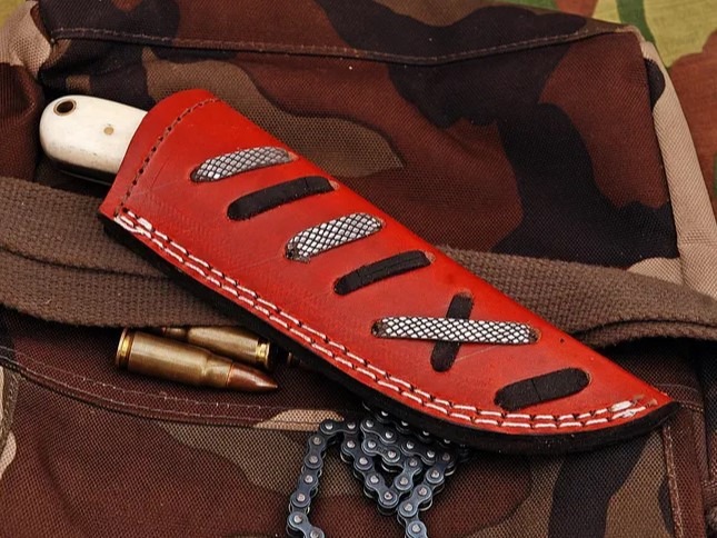 Handmade Damascus Skinner Knife: Carbon Steel Hunting Blade with Leather Sheath - Image 2