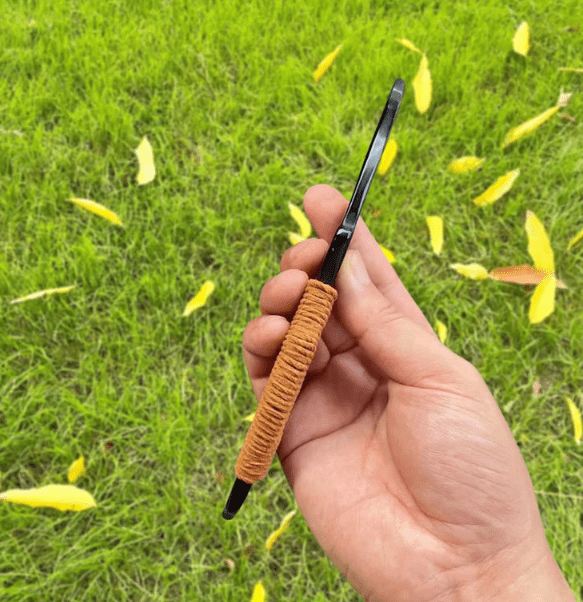 Obsidian Karambit Knife: Hand-Carved Curved Blade with Twine Handle - Image 2
