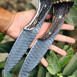Handmade Damascus Steel Hunting Knife: Antler Handle, Full Tang