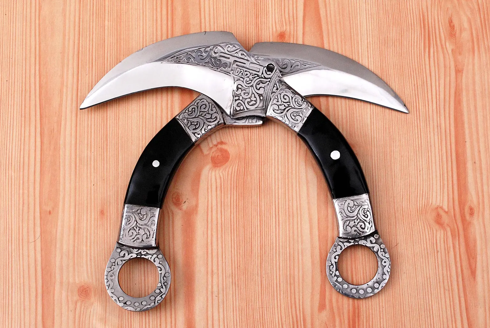 Handmade D2 Steel Karambit Knives with Leather Sheath - Image 7