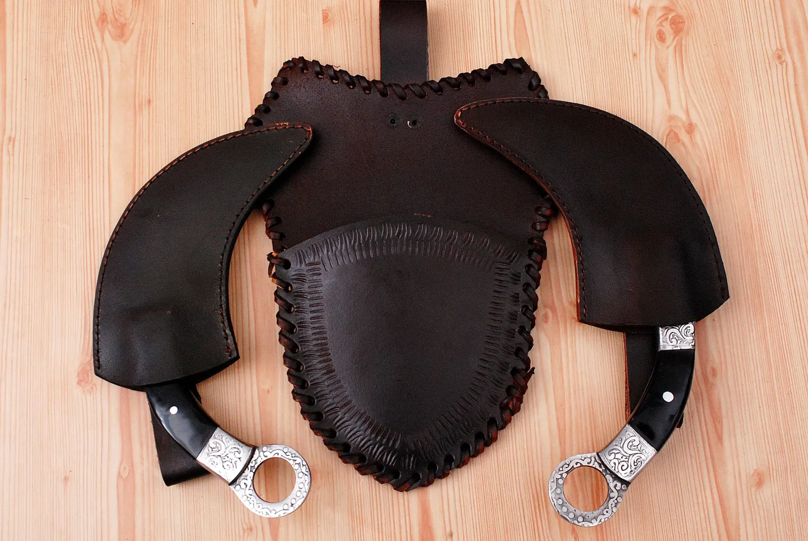 Handmade D2 Steel Karambit Knives with Leather Sheath - Image 5